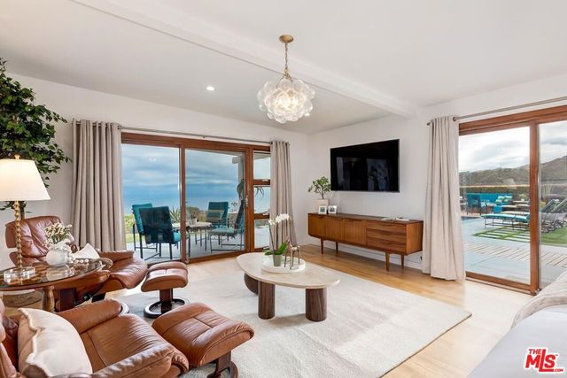 1334 Charmel Place, Pacific Palisades, CA 90272