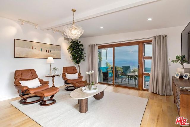 1334 Charmel Place, Pacific Palisades, CA 90272