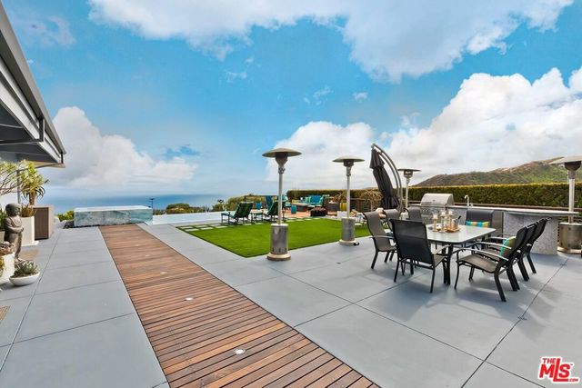 1334 Charmel Place, Pacific Palisades, CA 90272