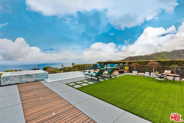 1334 Charmel Place, Pacific Palisades, CA 90272