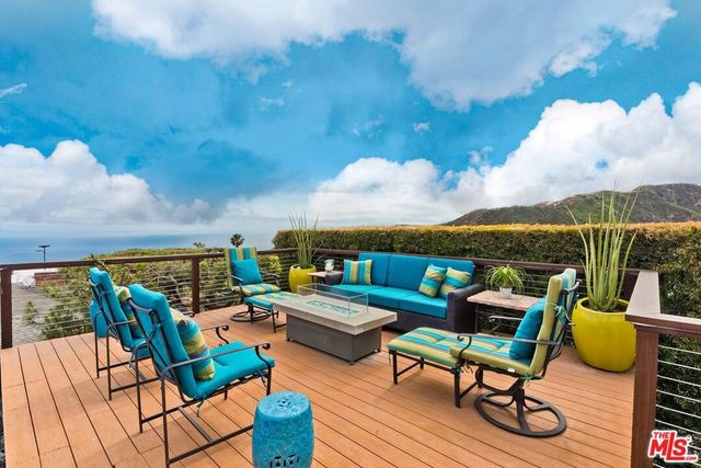 1334 Charmel Place, Pacific Palisades, CA 90272