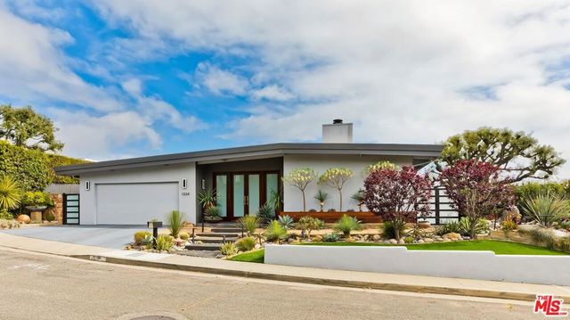 1334 Charmel Place, Pacific Palisades, CA 90272
