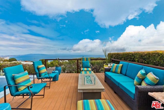 1334 Charmel Place, Pacific Palisades, CA 90272