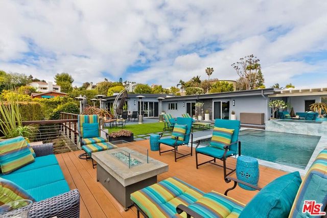 1334 Charmel Place, Pacific Palisades, CA 90272