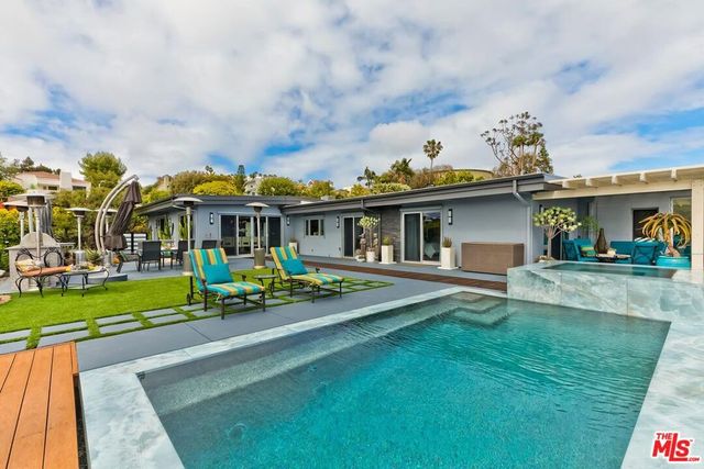 1334 Charmel Place, Pacific Palisades, CA 90272