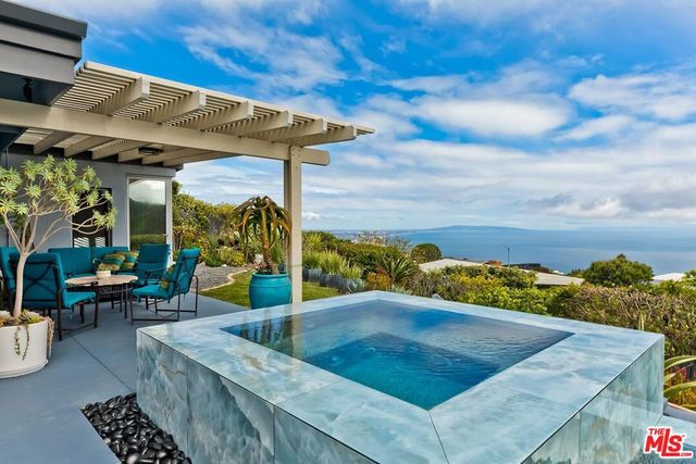 1334 Charmel Place, Pacific Palisades, CA 90272