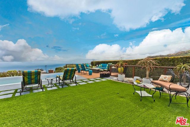 1334 Charmel Place, Pacific Palisades, CA 90272