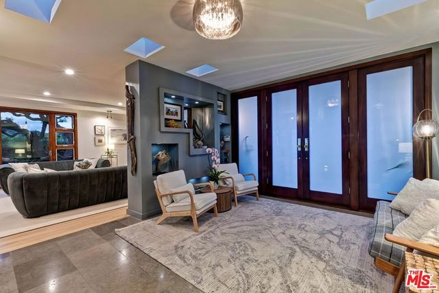 1334 Charmel Place, Pacific Palisades, CA 90272