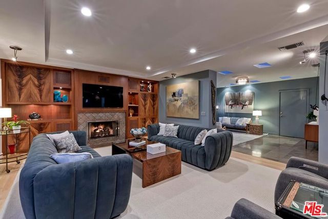 1334 Charmel Place, Pacific Palisades, CA 90272
