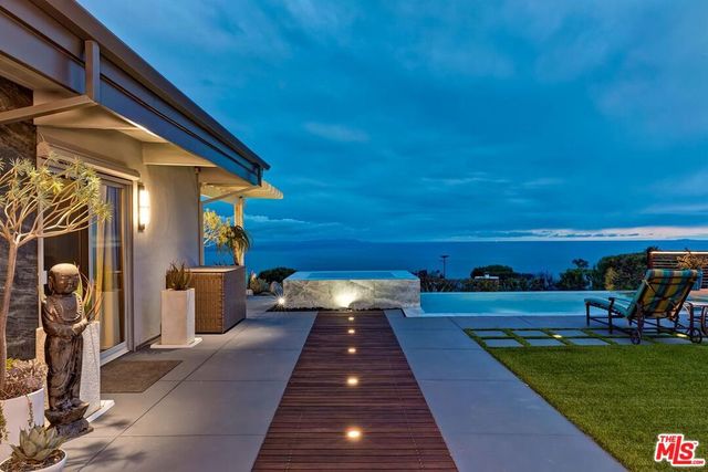 1334 Charmel Place, Pacific Palisades, CA 90272