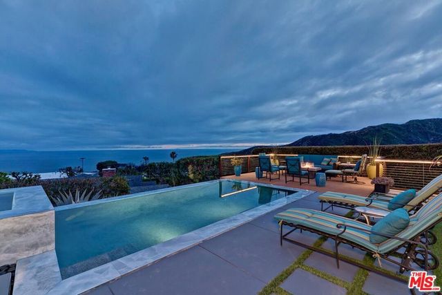 1334 Charmel Place, Pacific Palisades, CA 90272