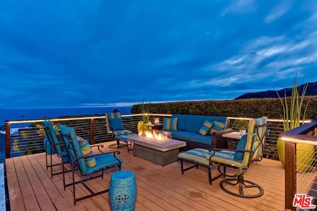 1334 Charmel Place, Pacific Palisades, CA 90272