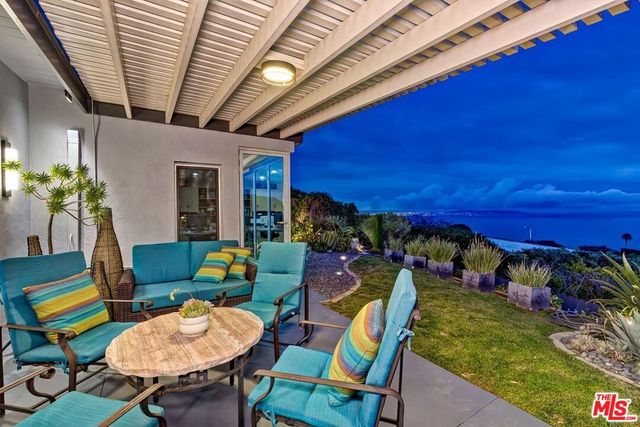 1334 Charmel Place, Pacific Palisades, CA 90272