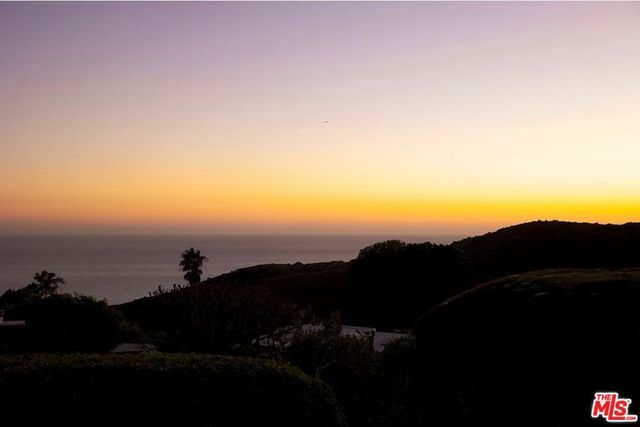 1334 Charmel Place, Pacific Palisades, CA 90272