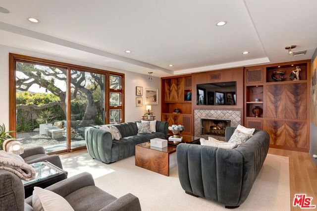 1334 Charmel Place, Pacific Palisades, CA 90272