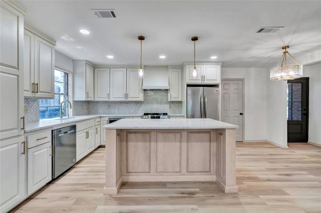601 State Street, Weatherford, TX 76086