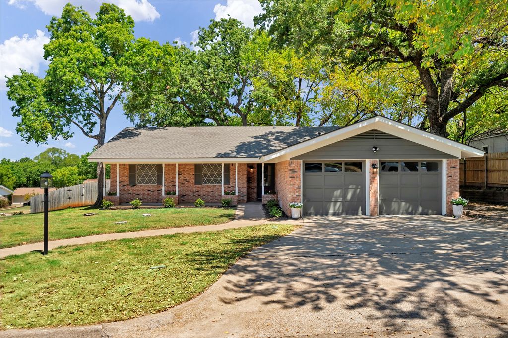 601 State Street, Weatherford, TX 76086
