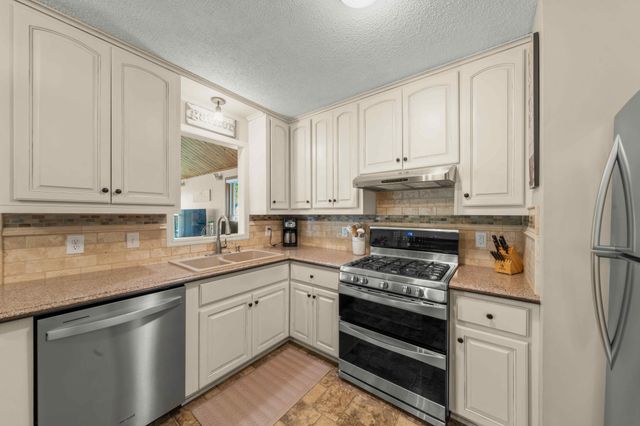 15429 Drexel Way, Apple Valley, MN 55124