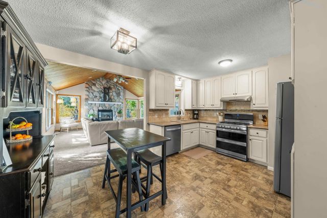 15429 Drexel Way, Apple Valley, MN 55124