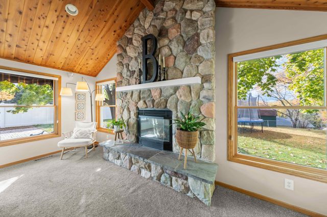 15429 Drexel Way, Apple Valley, MN 55124