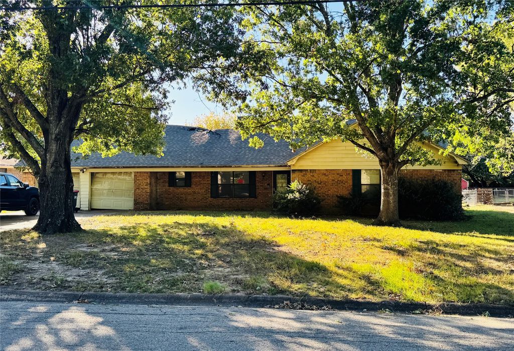 730 41st Street SW, Paris, TX 75460