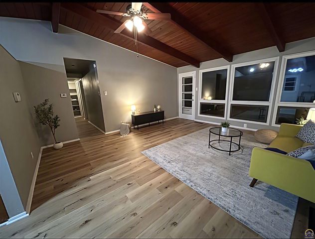 2516 SW Burnett RD, Topeka, KS 66614