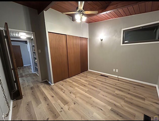 2516 SW Burnett RD, Topeka, KS 66614