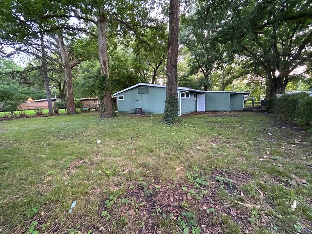 2516 SW Burnett RD, Topeka, KS 66614