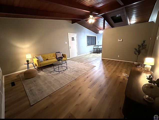 2516 SW Burnett RD, Topeka, KS 66614