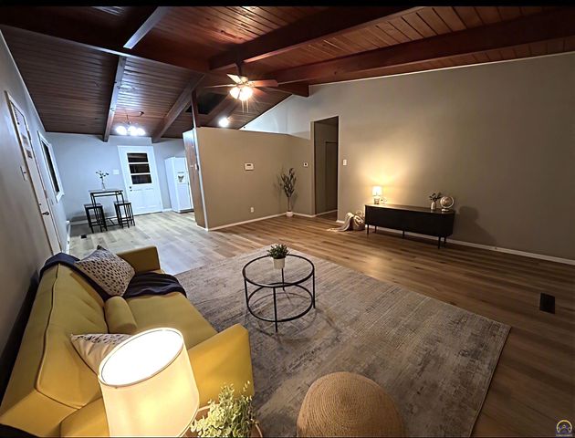 2516 SW Burnett RD, Topeka, KS 66614