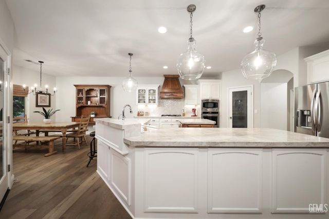 13603 Monarch Palm Avenue, Bakersfield, CA 93314