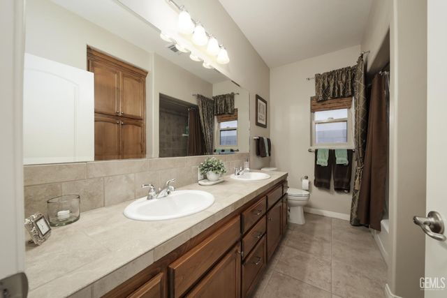 13603 Monarch Palm Avenue, Bakersfield, CA 93314