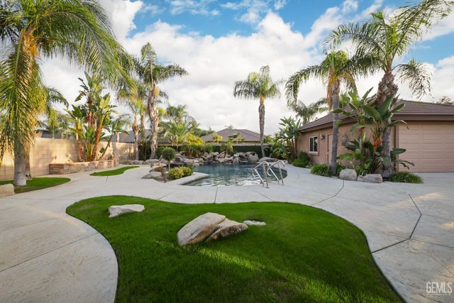 13603 Monarch Palm Avenue, Bakersfield, CA 93314