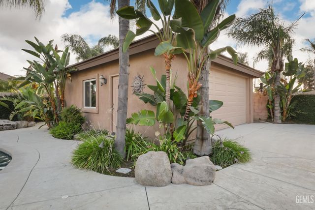 13603 Monarch Palm Avenue, Bakersfield, CA 93314