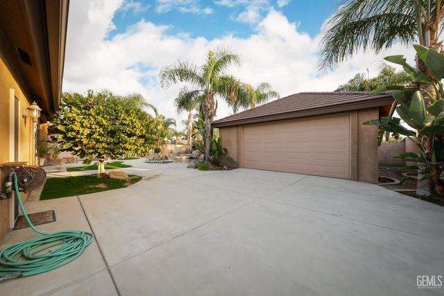 13603 Monarch Palm Avenue, Bakersfield, CA 93314