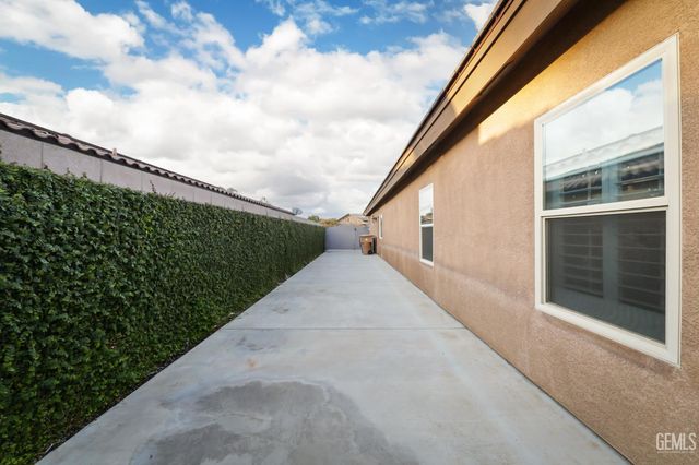 13603 Monarch Palm Avenue, Bakersfield, CA 93314