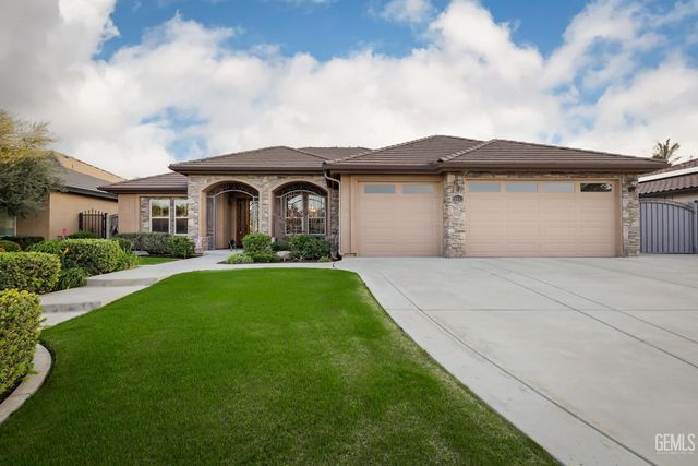 13603 Monarch Palm Avenue, Bakersfield, CA 93314