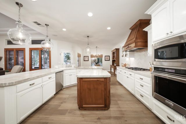 13603 Monarch Palm Avenue, Bakersfield, CA 93314