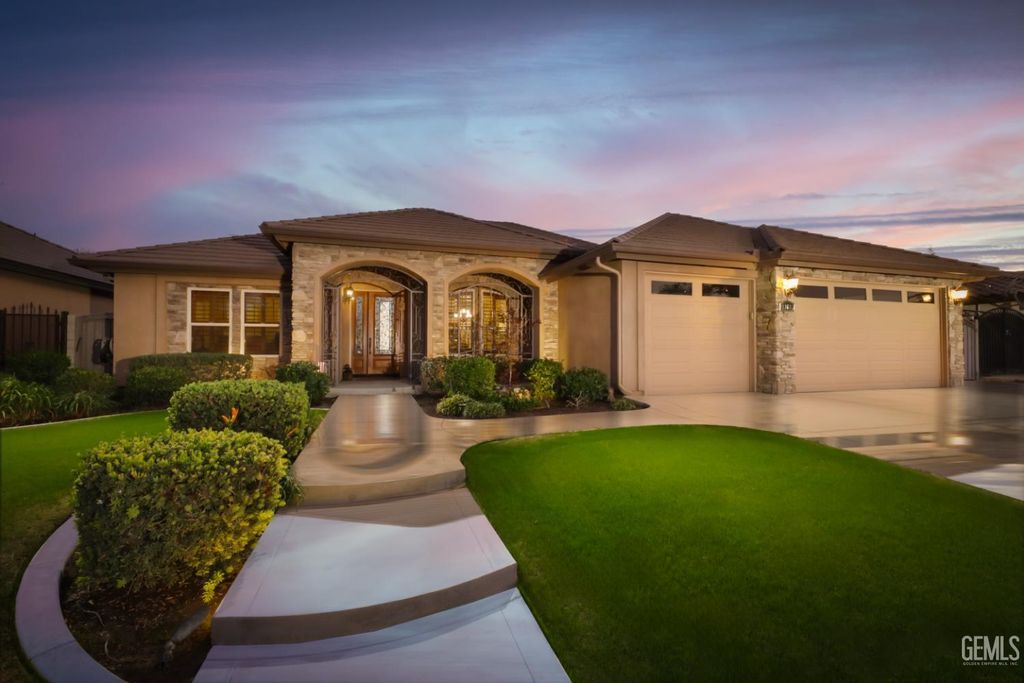 13603 Monarch Palm Avenue, Bakersfield, CA 93314