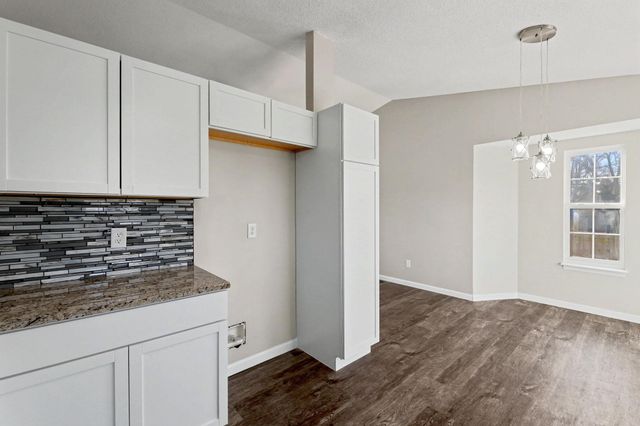 1813 N Pine Grove St, Wichita, KS 67212