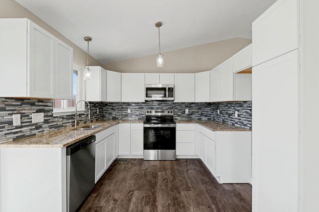 1813 N Pine Grove St, Wichita, KS 67212