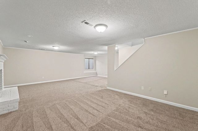 1813 N Pine Grove St, Wichita, KS 67212