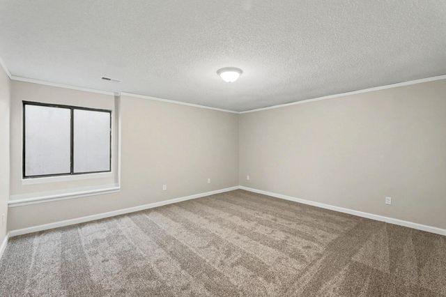 1813 N Pine Grove St, Wichita, KS 67212