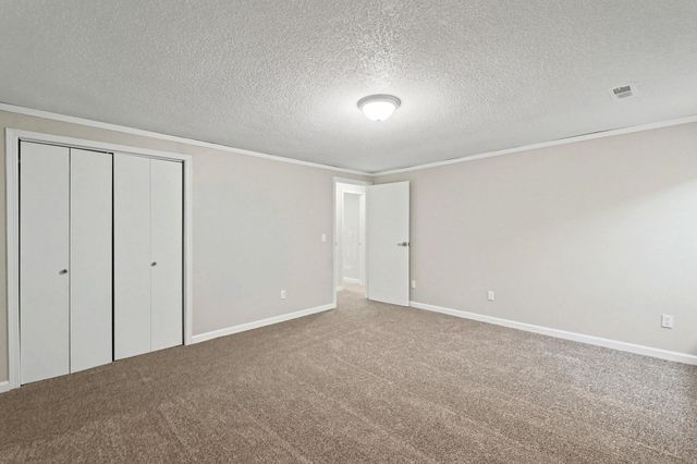 1813 N Pine Grove St, Wichita, KS 67212