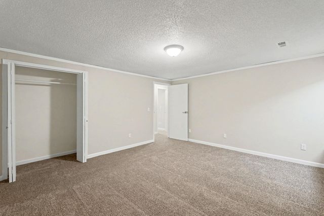 1813 N Pine Grove St, Wichita, KS 67212