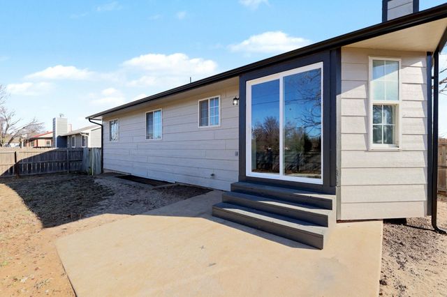 1813 N Pine Grove St, Wichita, KS 67212