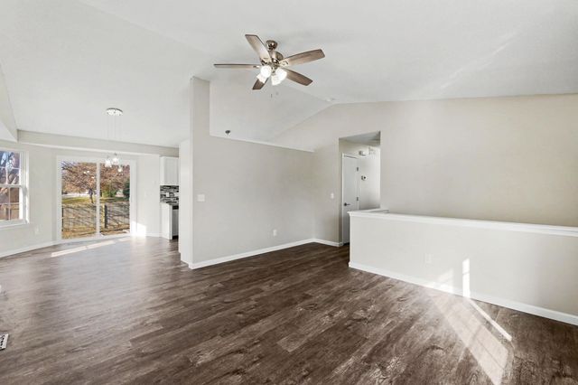 1813 N Pine Grove St, Wichita, KS 67212