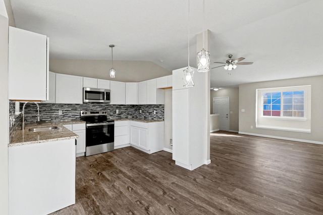 1813 N Pine Grove St, Wichita, KS 67212