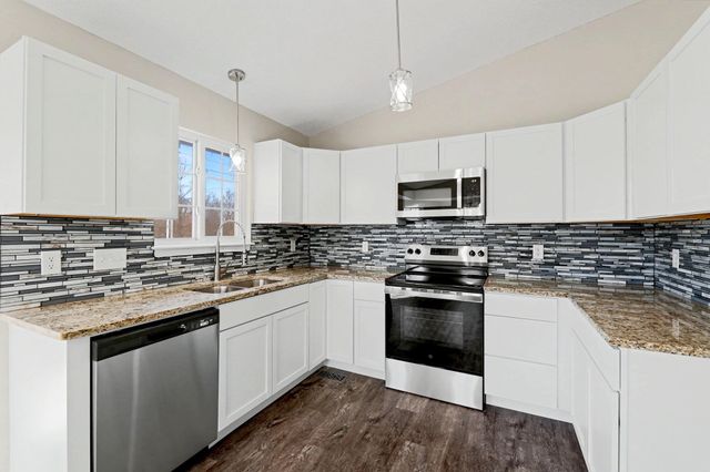 1813 N Pine Grove St, Wichita, KS 67212