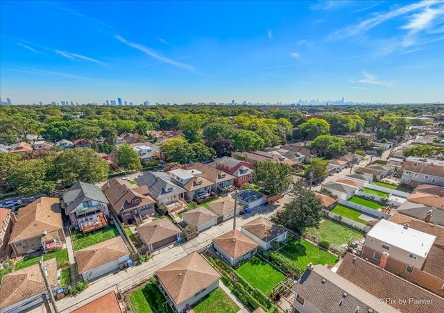 5824 N Fairfield Avenue, Chicago, IL 60659